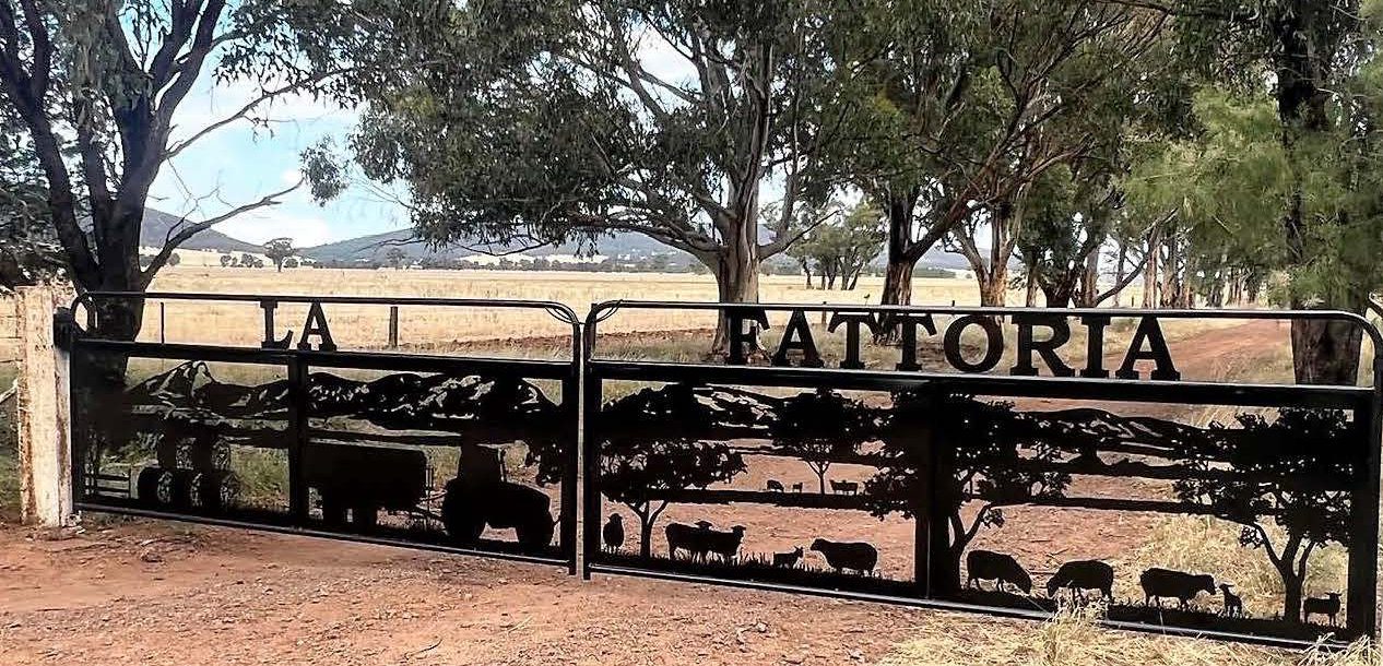 Rock DeSigns_La Fattoria sign gates